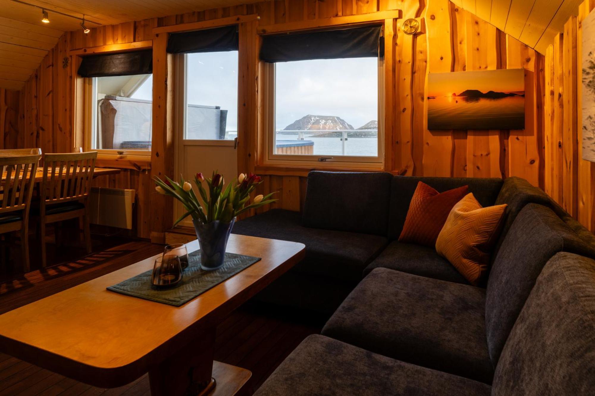 Apartment With Jacuzzi And Seaview Gjesvær Buitenkant foto