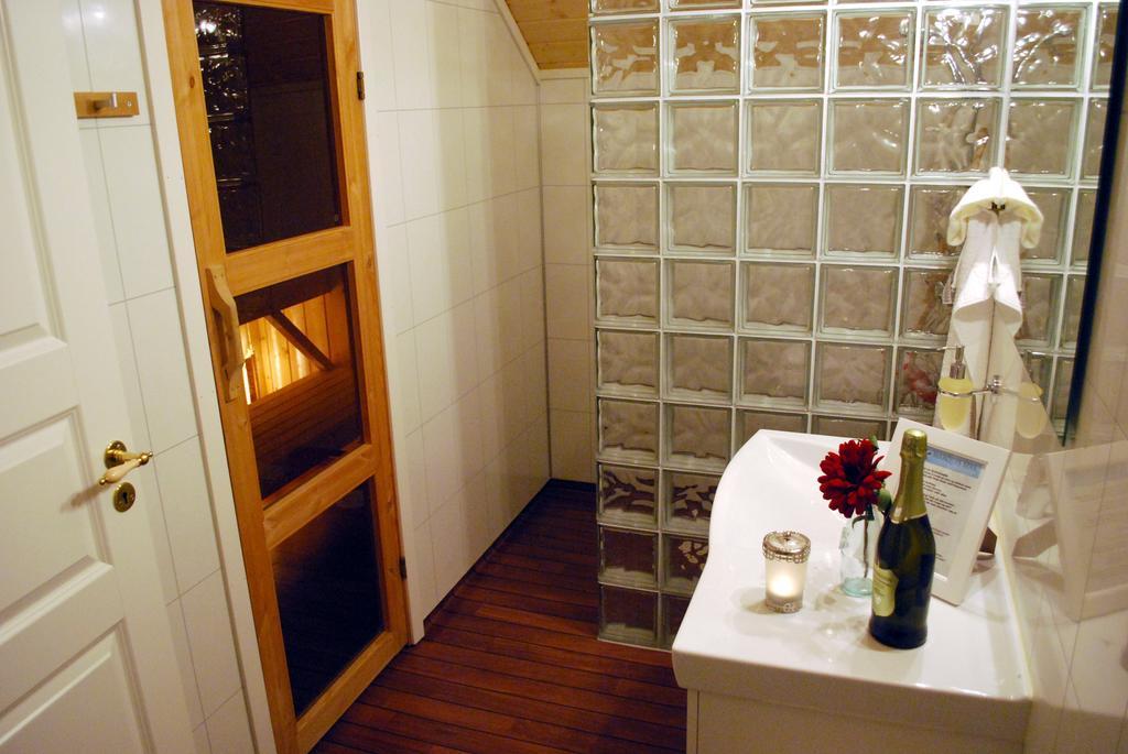 Apartment With Jacuzzi And Seaview Gjesvær Buitenkant foto